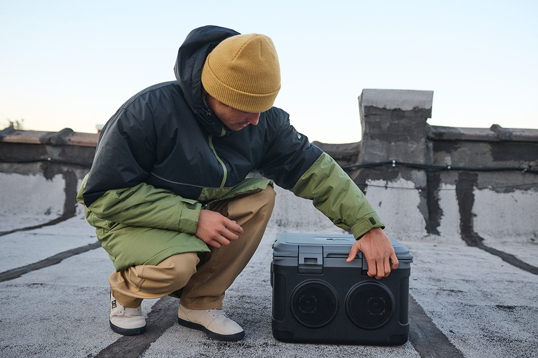 Huntington Hard Box Cooler with Speakers