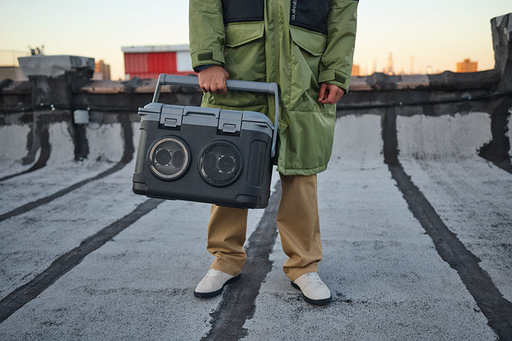 Huntington Hard Box Cooler with Speakers