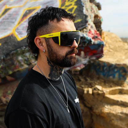 Bomber JOHNNY : Smoke with Yellow Frame
