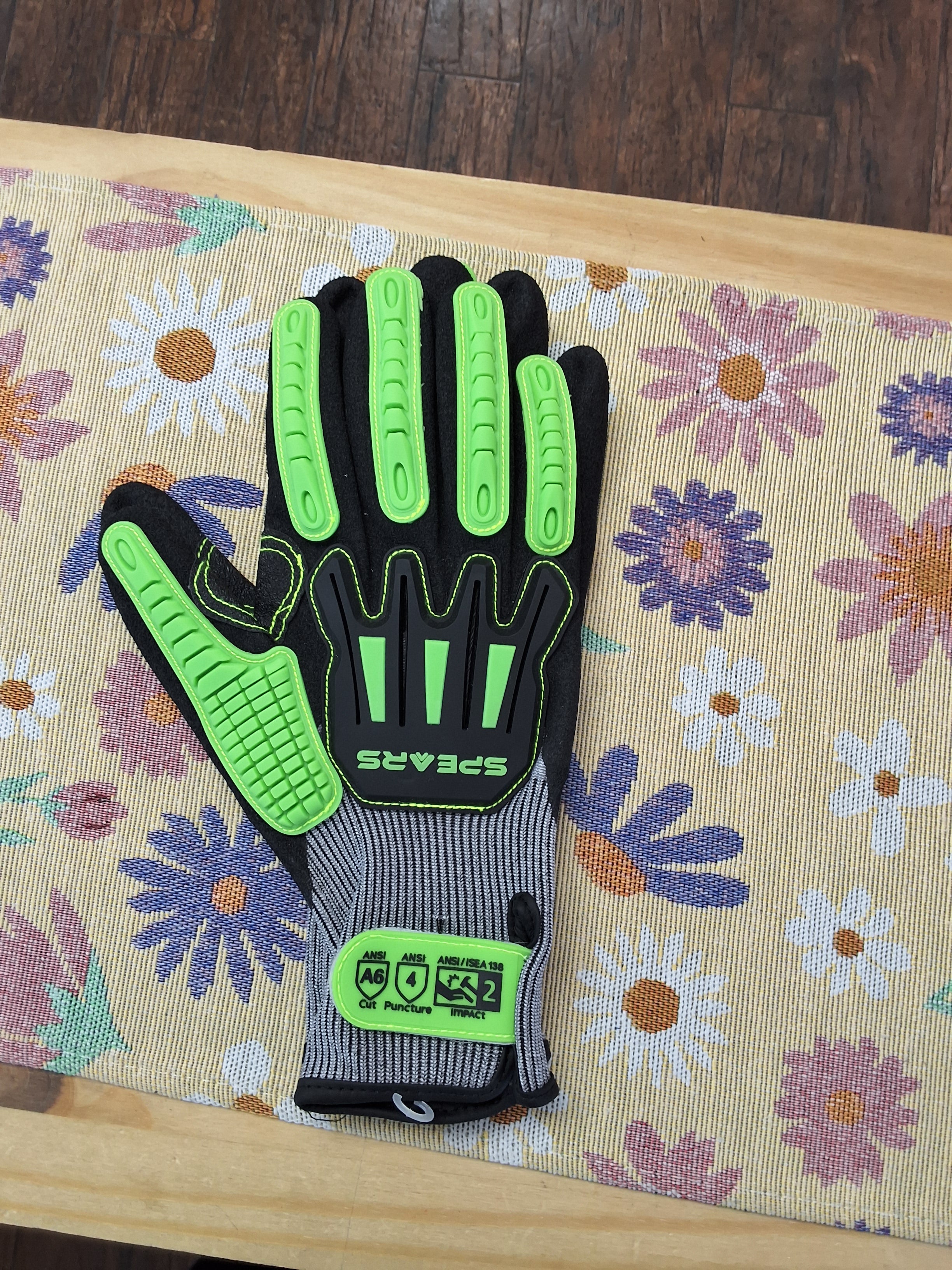 Spear Gloves