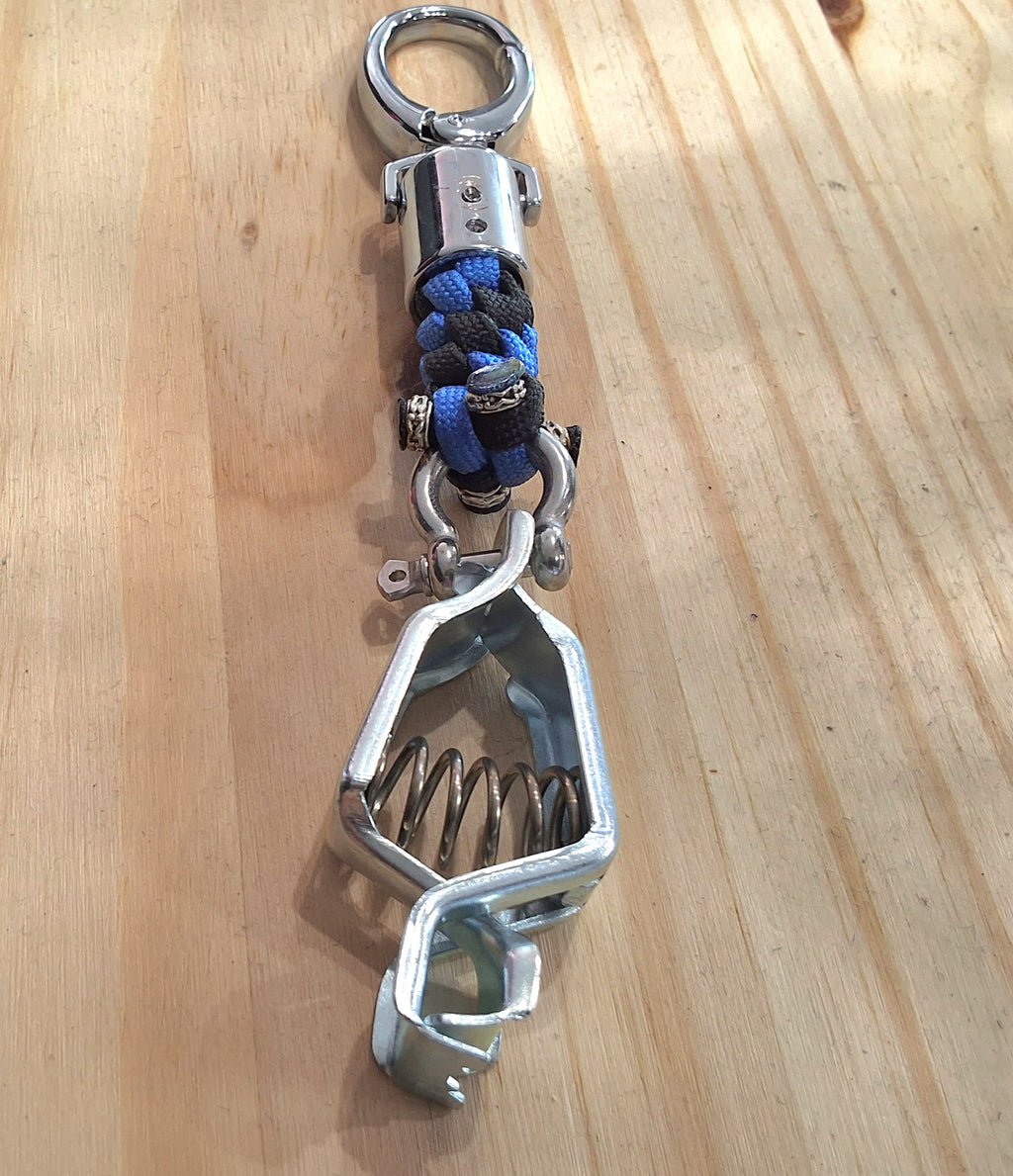 Paracord Clips: Glove Clip