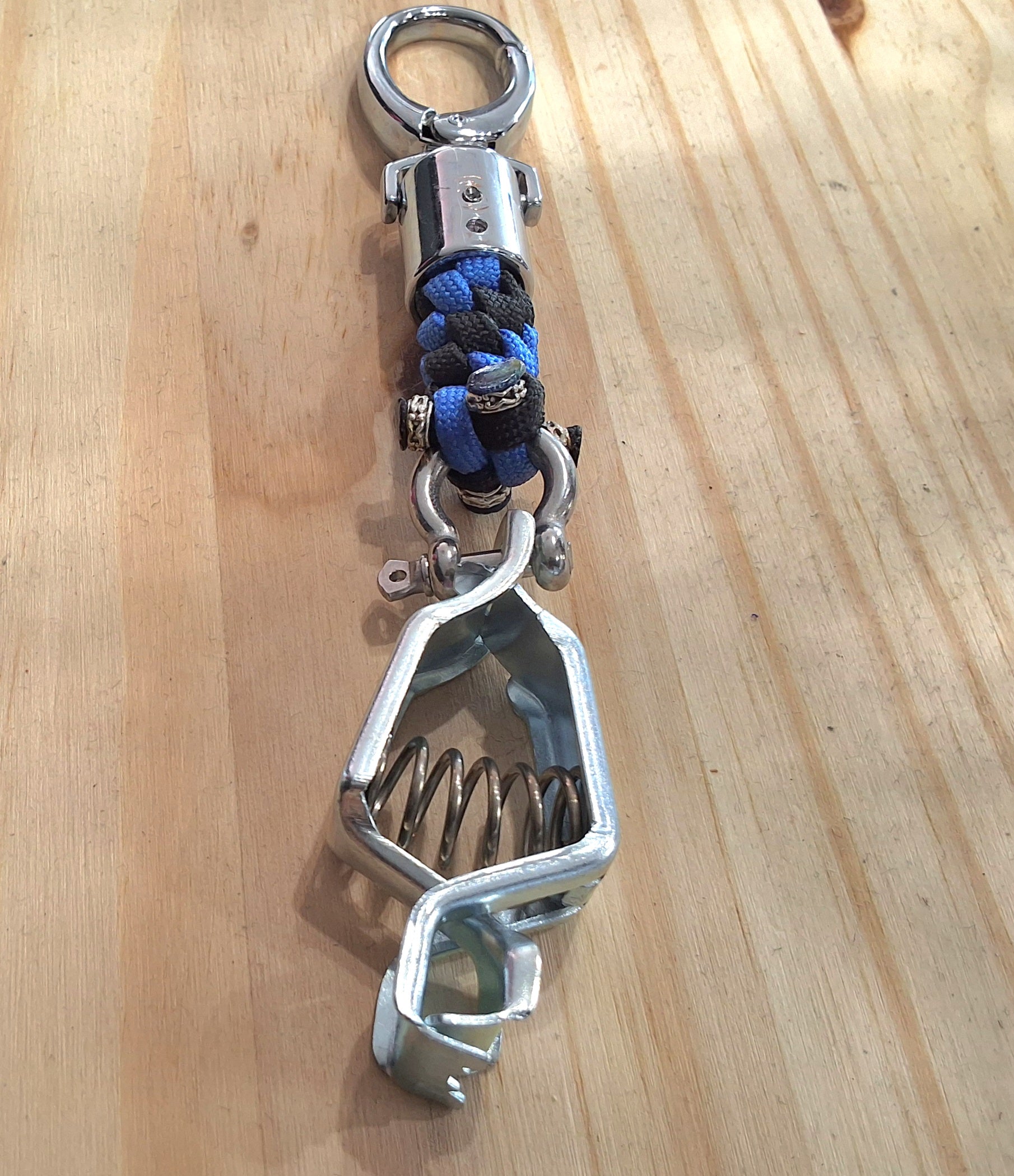 Paracord Clips: Glove Clip